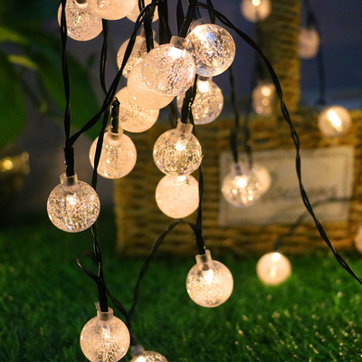 Bulle extérieure actionnée solaire Crystal Ball LED 2700K de quirlandes électriques de GV de vacances