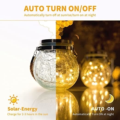 le jardin 3.7V accrochant des 7 couleurs extérieures légères solaires a fendu la boule en verre