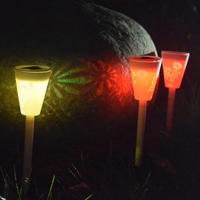 le jardin solaire de l'insertion creuse LED du papillon 2700K allume coloré