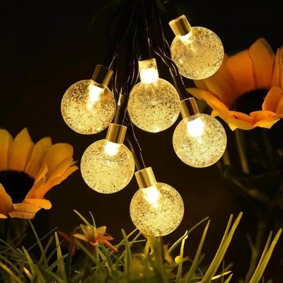 Bulle extérieure actionnée solaire Crystal Ball LED 2700K de quirlandes électriques de GV de vacances